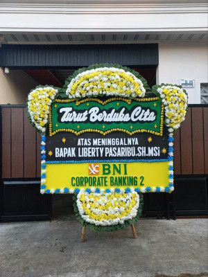 Papan Bunga Duka di Persiakan