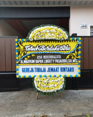 Papan Bunga Duka di Persiakan