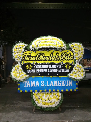 Papan Bunga Duka di Persiakan