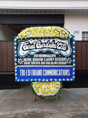 Papan Bunga Duka di Persiakan